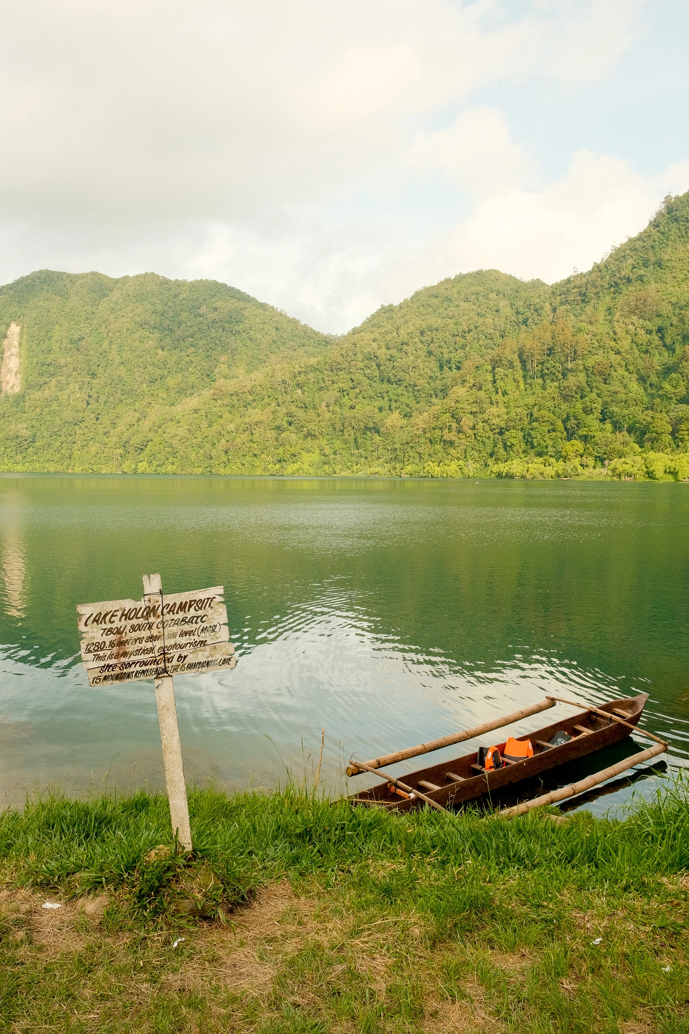 A signgage with a canoe on standby at Lake Holon